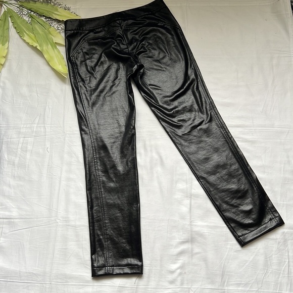 ⭐️DIANE Von Furstenberg Under Armour Skinny Pants⭐️ - Picture 4 of 5